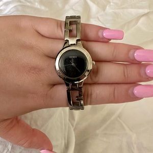 Vintage ladies Guess wrist watch New Battery G65922L